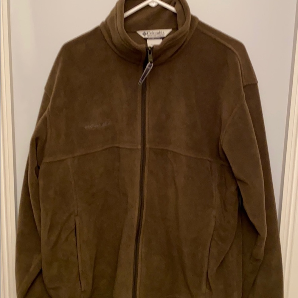 EUC olive green Men’s Columbia fleece